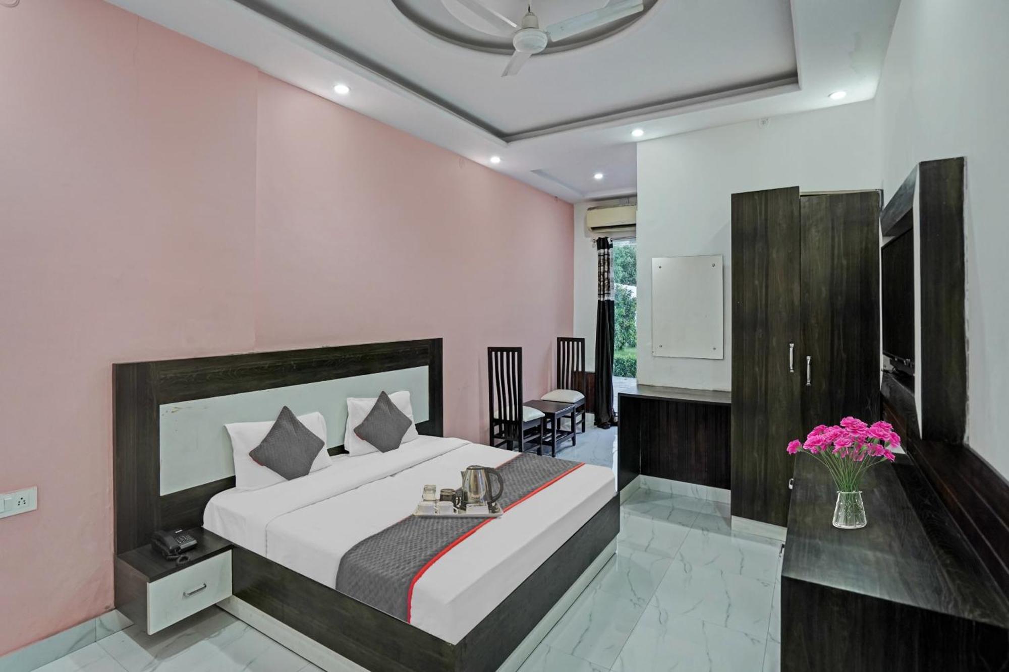Collection O Rajvanshi Paradise Gurgaon Exterior photo